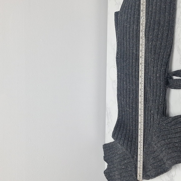 Exquisite Lambswool Tie-Front Sweater with a Luxurious Long Collar Size Small - Picture 9 of 13